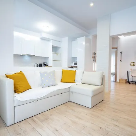 Train Station Flat For 4 Persons Apartment *