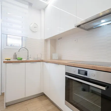 Train Station Flat For 4 Persons Apartment *