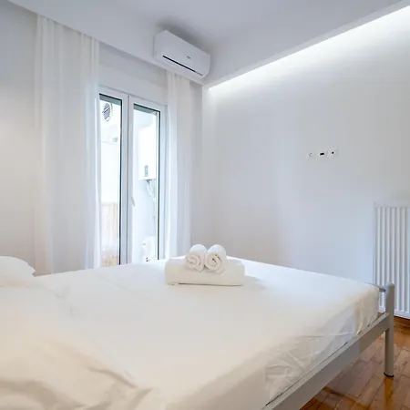 Train Station Flat For 4 Persons *