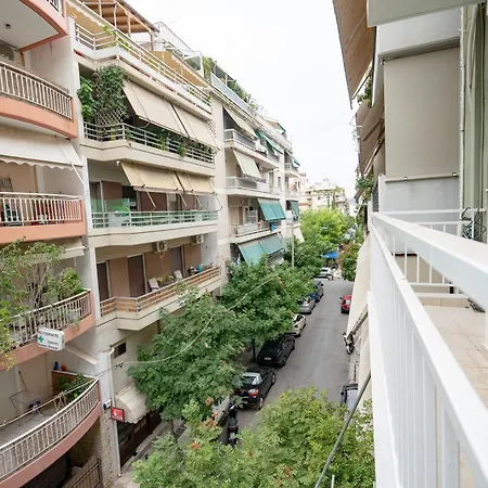 Train Station Flat For 4 Persons *