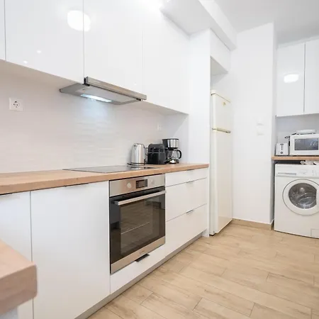 Apartment Train Station Flat For 4 Persons *