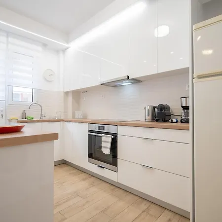 Train Station Flat For 4 Persons Apartment