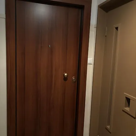 Train Station Flat For 4 Persons Apartment